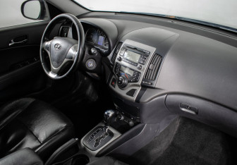 Подержанный автомобиль Hyundai i30 Hatchback 2009 года (9 фото)