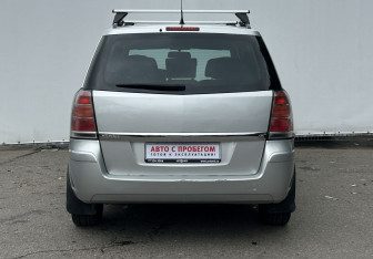 Подержанный автомобиль Opel Zafira Compactvan 2007 года (6 фото)