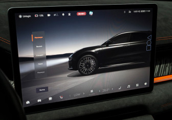 Подержанный автомобиль Zeekr 001 2023 года (25 фото)