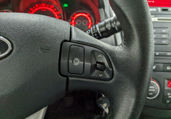 Подержанный автомобиль Kia Ceed Wagon 2011 года (27 фото)