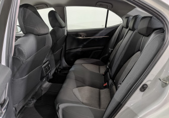 Подержанный автомобиль Toyota Camry Sedan 2021 года (18 фото)