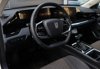 Подержанный автомобиль FAW Bestune B70 2023 года (12 фото)