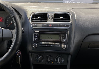 Подержанный автомобиль Volkswagen Polo Sedan 2012 года (11 фото)