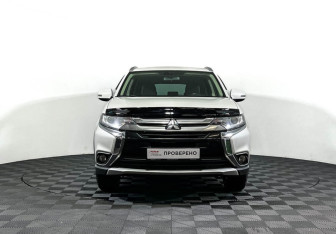 Подержанный автомобиль Mitsubishi Outlander 2015 года (2 фото)