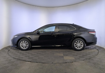 Подержанный автомобиль Toyota Camry Sedan 2020 года (8 фото)