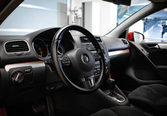 Подержанный автомобиль Volkswagen Golf Hatchback 2011 года (7 фото)