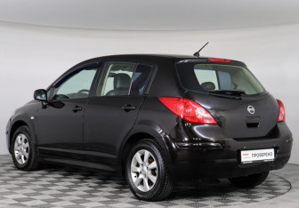 Подержанный автомобиль Nissan Tiida Hatchback 2010 года (4 фото)