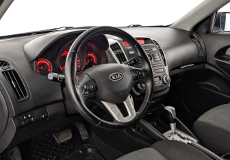 Подержанный автомобиль Kia Ceed Hatchback 2011 года (15 фото)