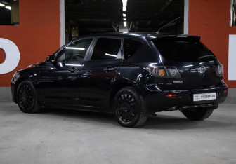 Подержанный автомобиль Mazda 3 Hatchback 2006 года (7 фото)