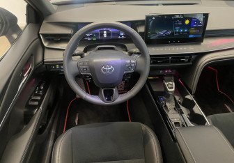 Подержанный автомобиль Toyota Camry Sedan 2024 года (11 фото)