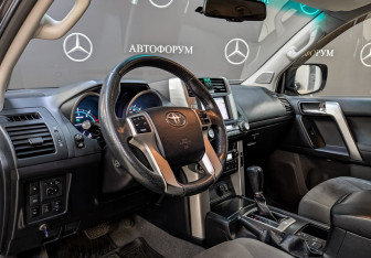 Подержанный автомобиль Toyota Land Cruiser Prado 2011 года (15 фото)