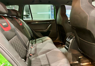 Подержанный автомобиль Skoda Octavia RS Wagon 2019 года (14 фото)