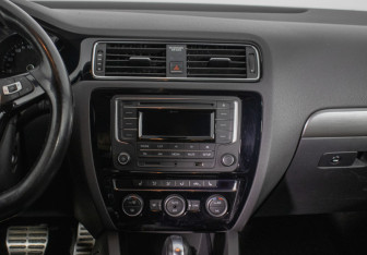 Подержанный автомобиль Volkswagen Jetta Sedan 2016 года (14 фото)