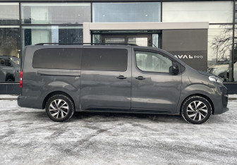 Подержанный автомобиль Peugeot Traveller 2018 года (4 фото)