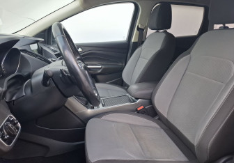 Подержанный автомобиль Ford Kuga 2016 года (10 фото)