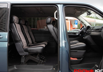 Подержанный автомобиль Volkswagen Caravelle 2018 года (15 фото)