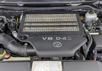 Подержанный автомобиль Toyota Land Cruiser Suv 2016 года (9 фото)