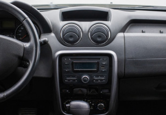 Подержанный автомобиль Renault Duster 2012 года (14 фото)