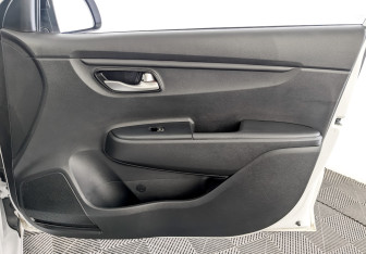 Подержанный автомобиль Kia Rio Sedan 2021 года (24 фото)