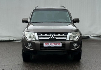 Подержанный автомобиль Mitsubishi Pajero 2012 года (2 фото)
