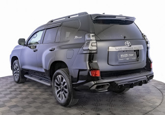 Подержанный автомобиль Toyota Land Cruiser Prado 2022 года (7 фото)