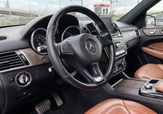 Подержанный автомобиль Mercedes-Benz GLE 2015 года (13 фото)