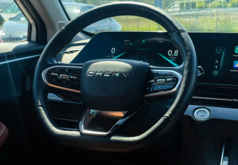 Подержанный автомобиль Omoda C5 2023 года (13 фото)