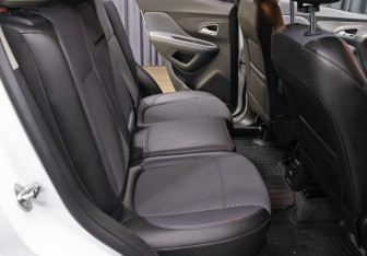Подержанный автомобиль Opel Mokka 2013 года (12 фото)