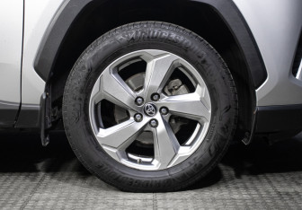 Подержанный автомобиль Toyota RAV4 2020 года (22 фото)
