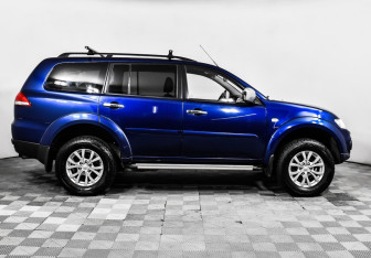 Подержанный автомобиль Mitsubishi Pajero Sport 2013 года (4 фото)