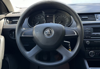 Подержанный автомобиль Skoda Octavia Liftback 2013 года (12 фото)