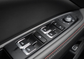 Подержанный автомобиль Geely Tugella 2024 года (16 фото)