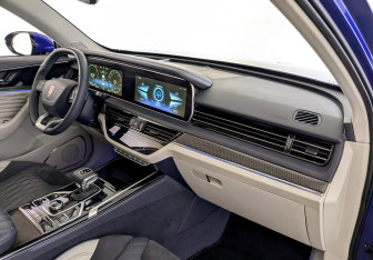 Подержанный автомобиль Hongqi HS5 2023 года (11 фото)