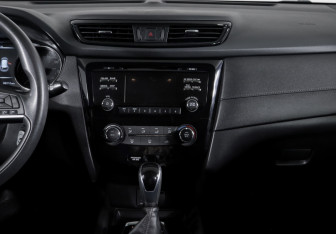 Подержанный автомобиль Nissan Rogue 2016 года (12 фото)