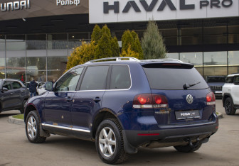 Подержанный автомобиль Volkswagen Touareg 2008 года (7 фото)