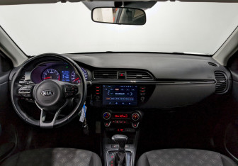 Подержанный автомобиль Kia Rio Hatchback 2017 года (23 фото)