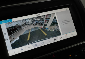 Подержанный автомобиль Jaguar E-Pace 2019 года (18 фото)