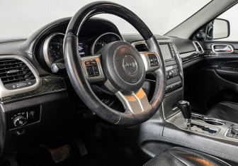 Подержанный автомобиль Jeep Grand Cherokee 2012 года (13 фото)