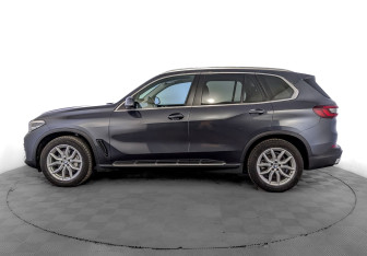 Подержанный автомобиль BMW X5 2020 года (8 фото)