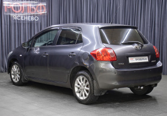 Подержанный автомобиль Toyota Auris Hatchback 2009 года (7 фото)
