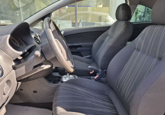 Подержанный автомобиль Opel Corsa 2007 года (10 фото)