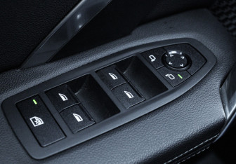 Подержанный автомобиль BMW X1 2022 года (18 фото)