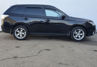 Подержанный автомобиль Mitsubishi Outlander 2013 года (4 фото)