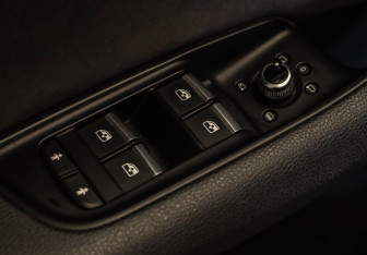 Подержанный автомобиль Audi Q7 2015 года (23 фото)