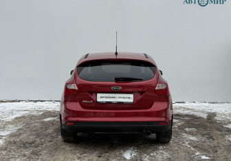 Подержанный автомобиль Ford Focus Hatchback 2012 года (6 фото)