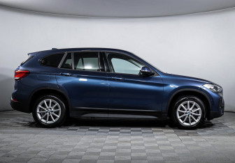 Подержанный автомобиль BMW X1 2021 года (4 фото)