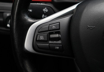 Подержанный автомобиль BMW X1 2017 года (22 фото)