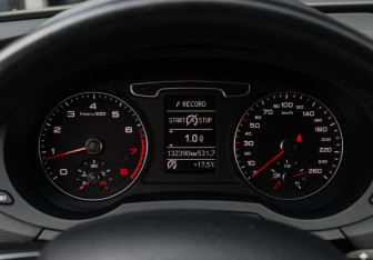Подержанный автомобиль Audi Q3 2013 года (15 фото)
