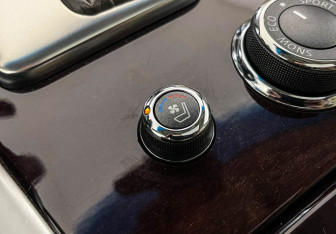 Подержанный автомобиль Infiniti Q70 2015 года (17 фото)