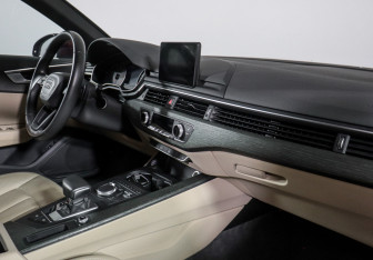 Подержанный автомобиль Audi A4 Sedan 2019 года (9 фото)